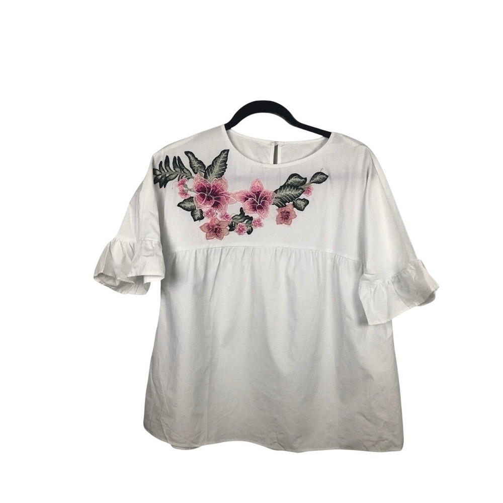 White embroidered‎ Blouse size medium